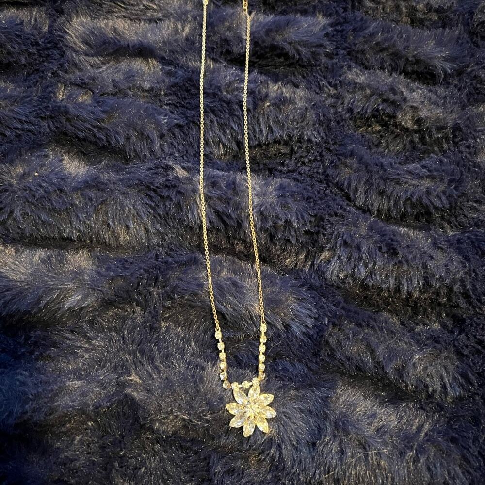 Crystal Flower Pendant Necklace Silver Tone Rhinestone Floral Adjustable 18–20”